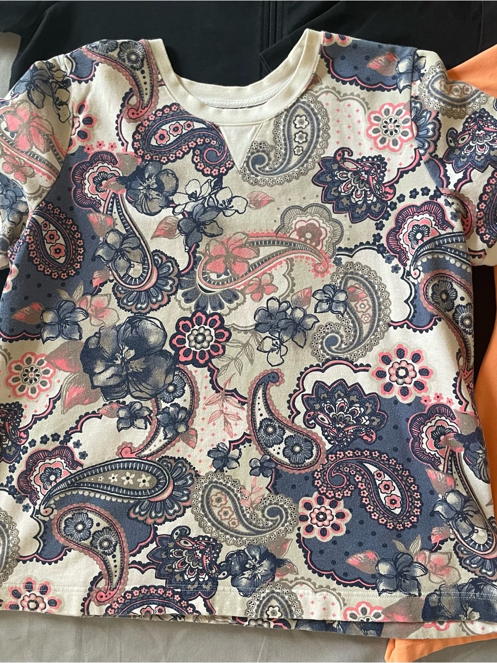 Denim & Co bundle of women’s tops XL, casual top, hoodie zip up & paisley shirt - Picture 3 of 13